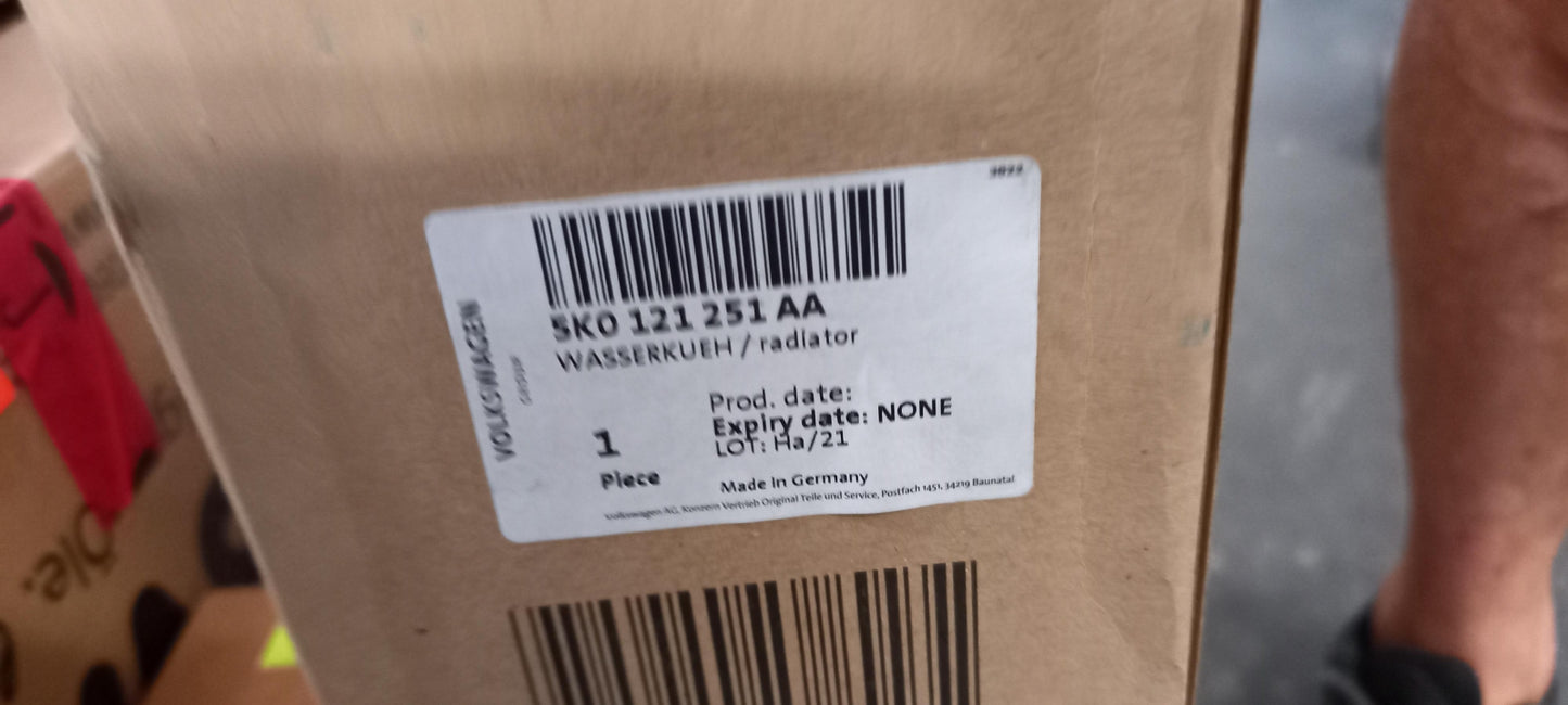 Original OE Volkswagen Wasserkühler 5K0121251AA