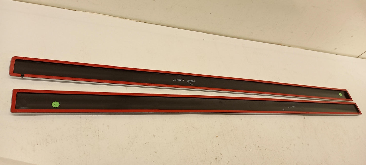 Original OE MITSUBISHI Türzierleisten Satz M314198W37