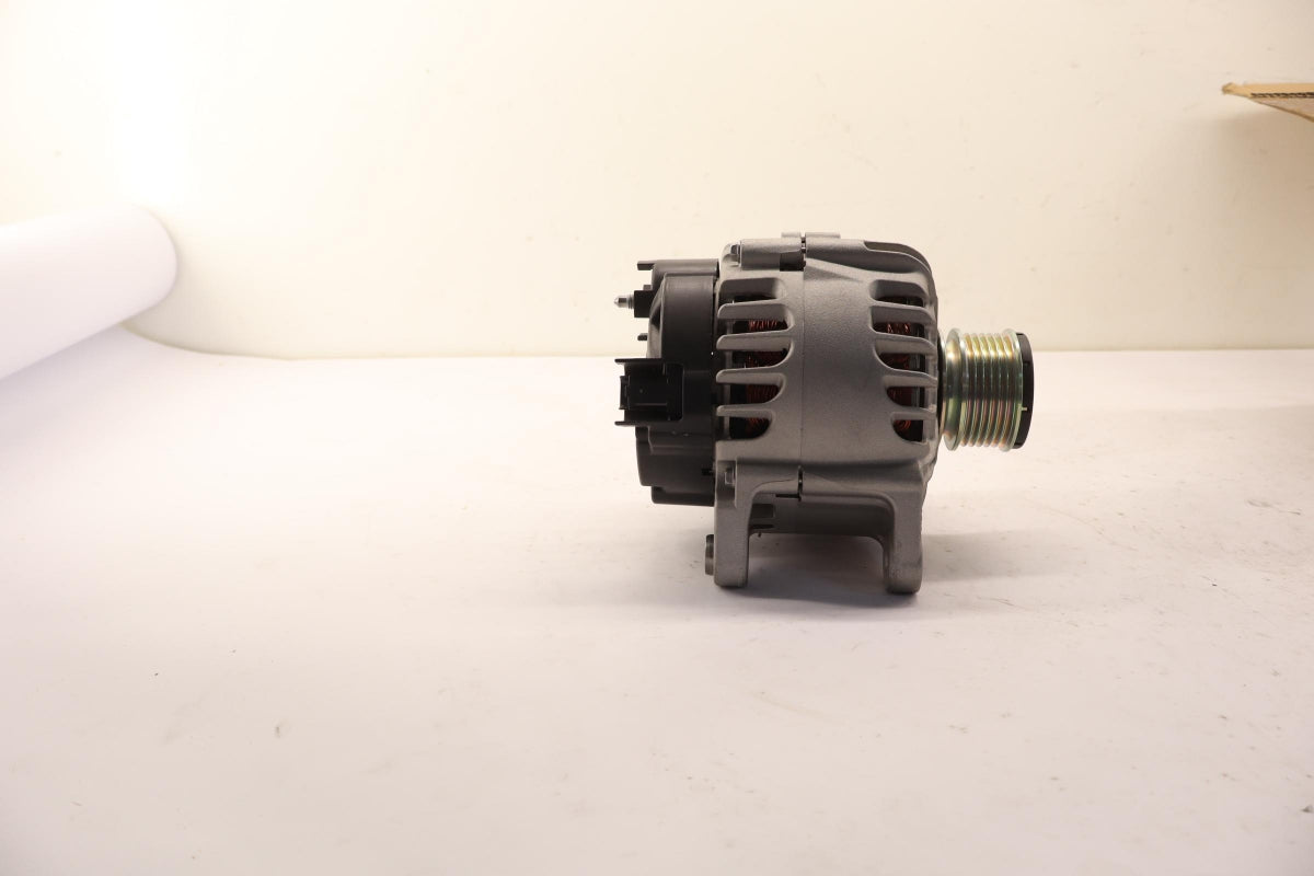 Original OE RENAULT Lichtmaschine 231008017R
