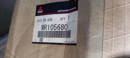 Original OE MITSUBISHI Stoßfängerabdeckung MR105680
