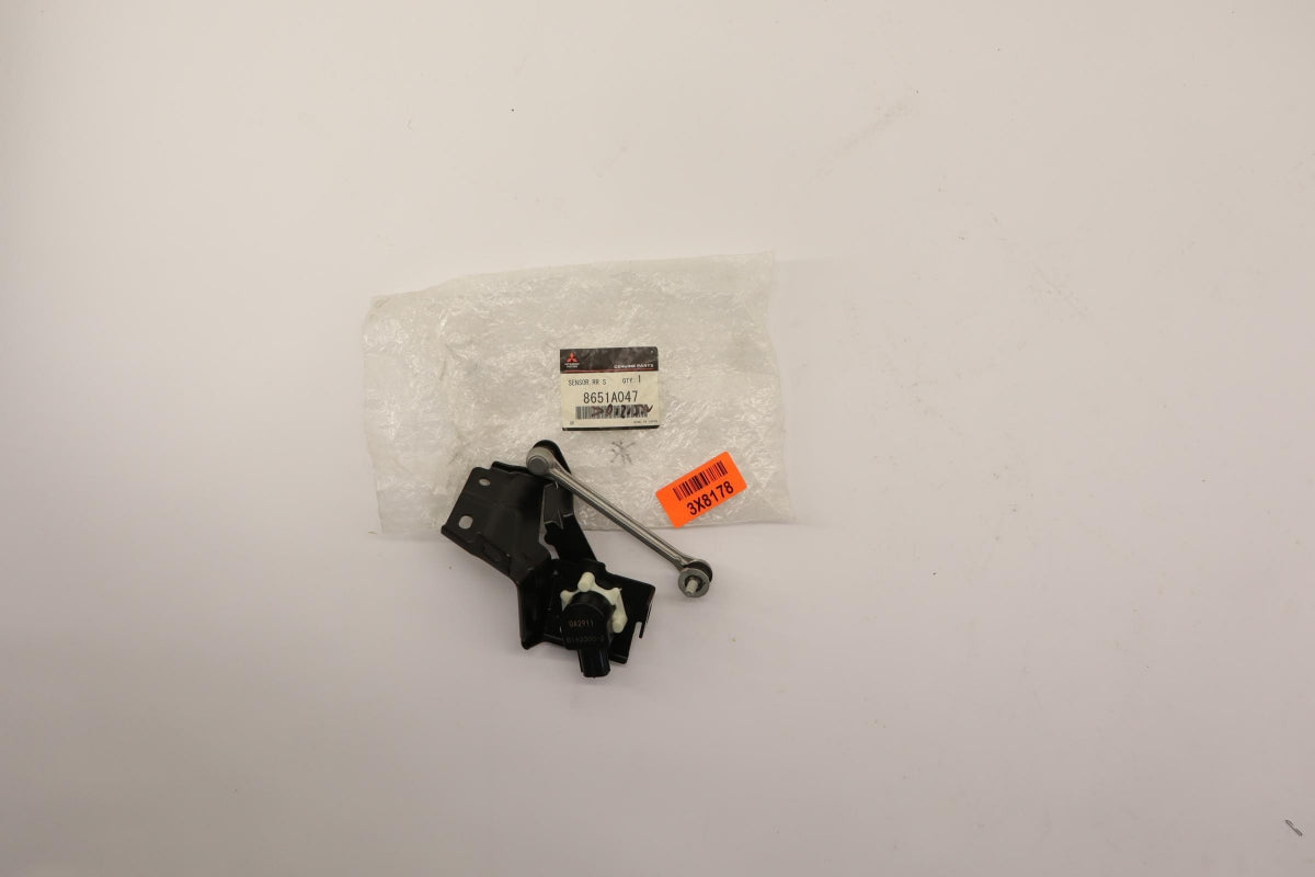 Original OE MITSUBISHI Xenonlampe Leuchtweitenregulierungssensor 8651A047