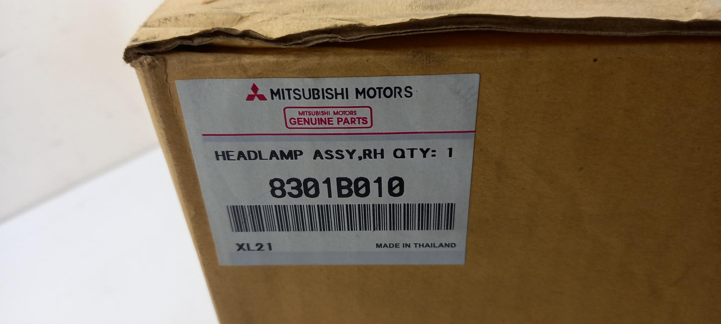 Original OE MITSUBISHI Scheinwerfer 8301B010