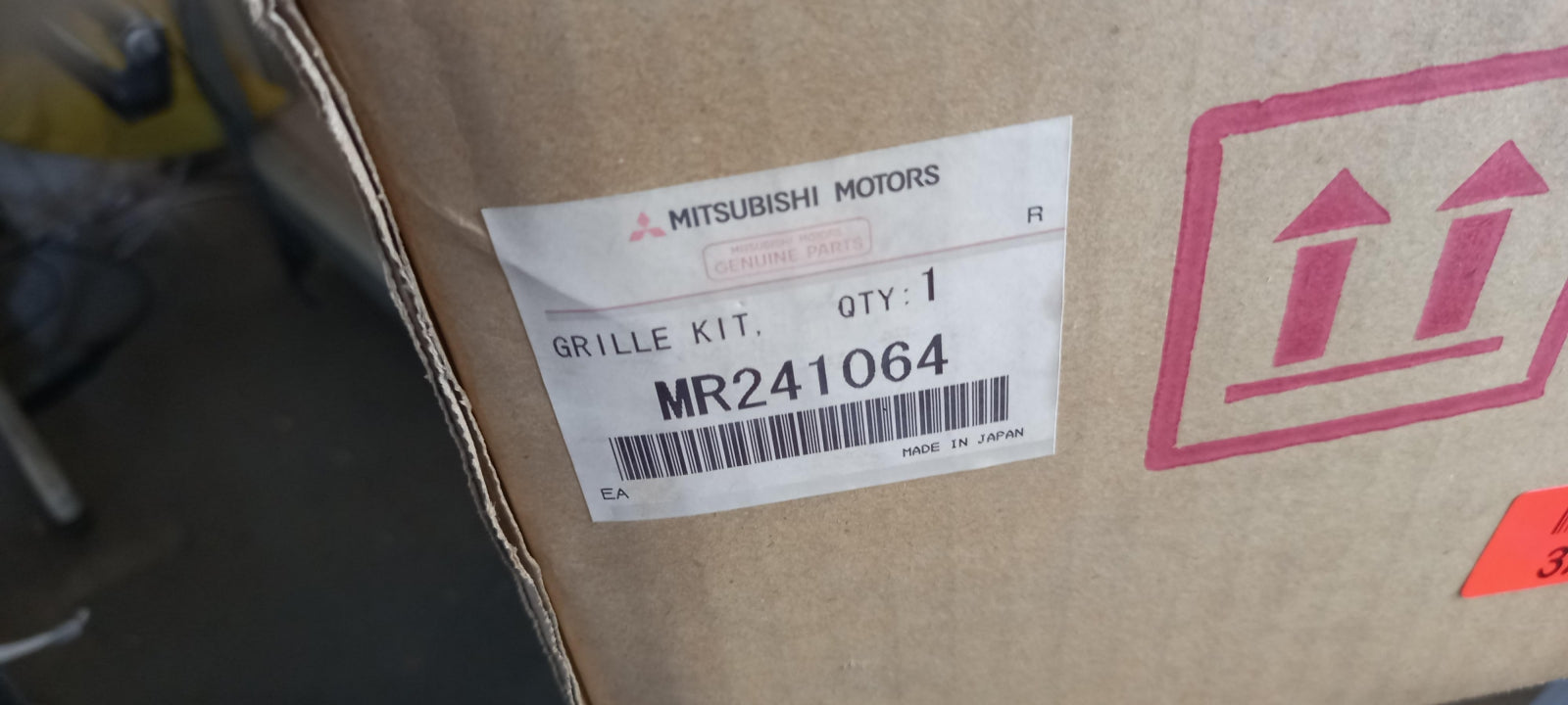 Original OE MITSUBISHI Kühlergitter MR241064