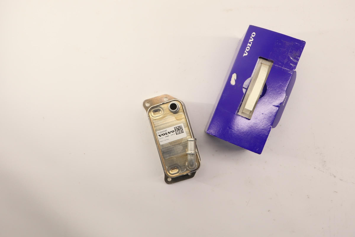 Original OE VOLVO Motorölkühler 31325045