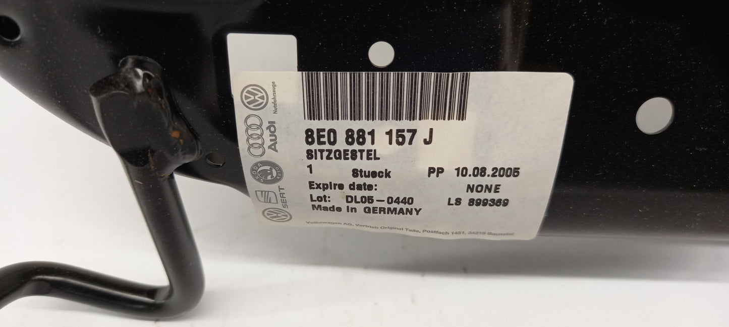 Original OE Volkswagen Rahmen 8E0881157J