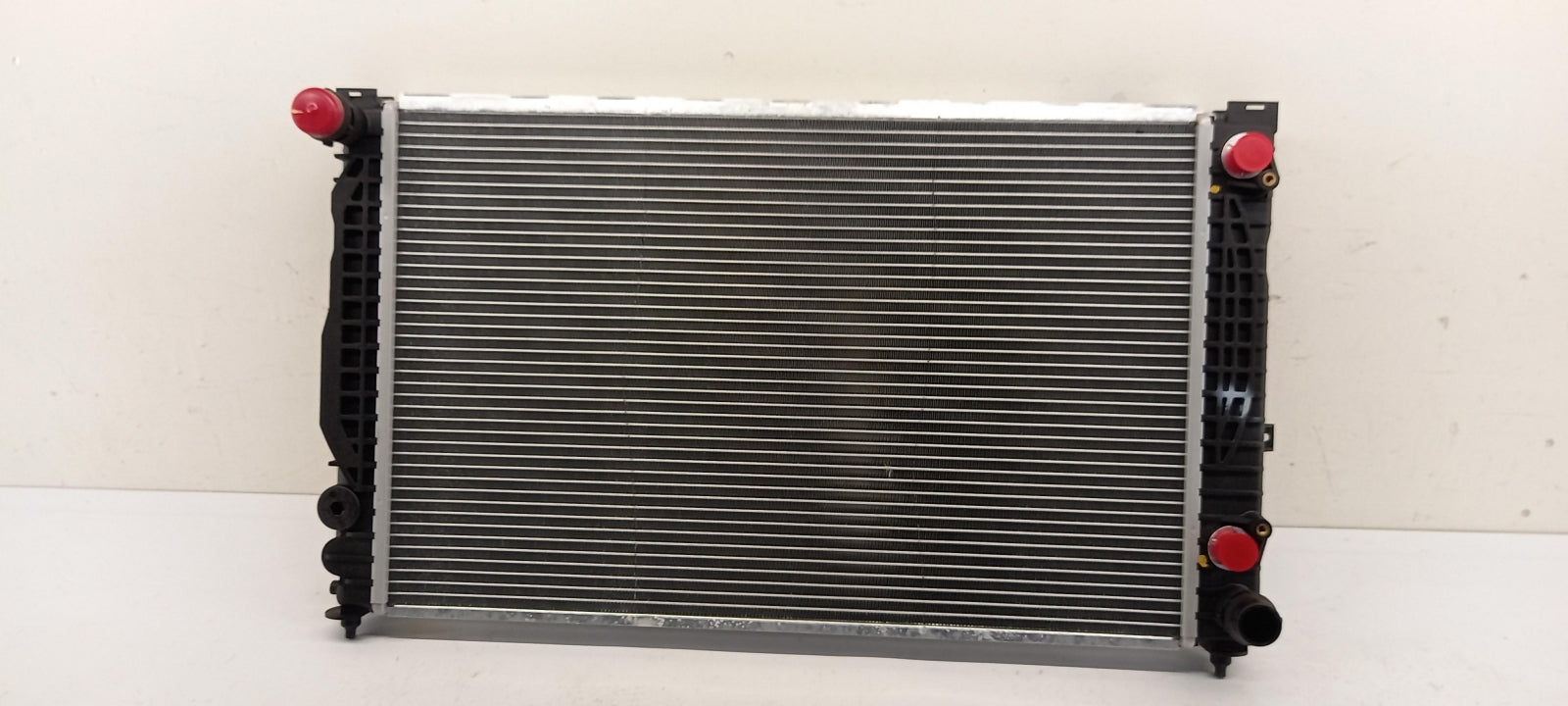 Original OE Volkswagen Wasserkühler 4B0121251R