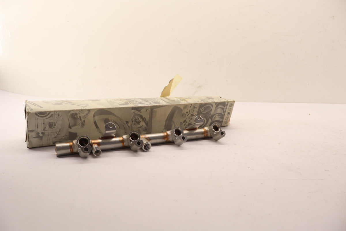 Original OE Volkswagen Kraftstoff Verteilerrohr 079133315E