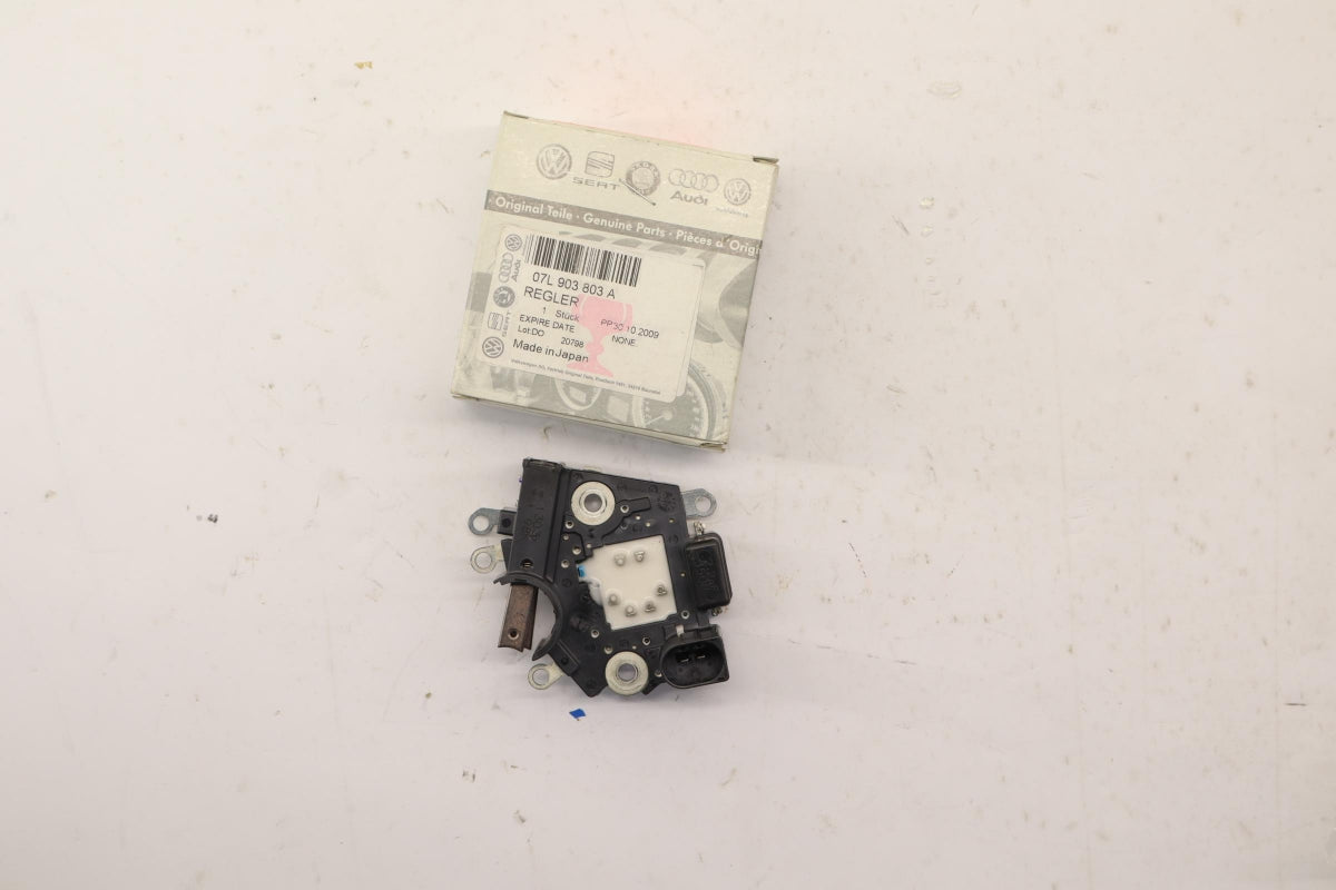 Original OE Volkswagen Generatorregler 07L903803A