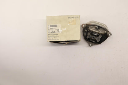 Original OE Volkswagen Motorlager 8K0399151AS