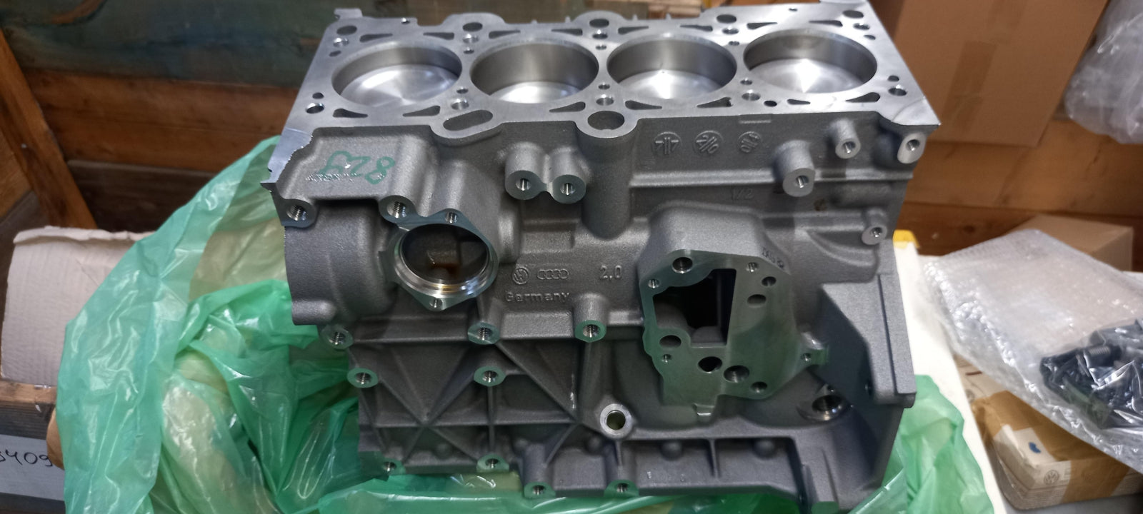 Original OE Volkswagen Motorblock 06B103101G