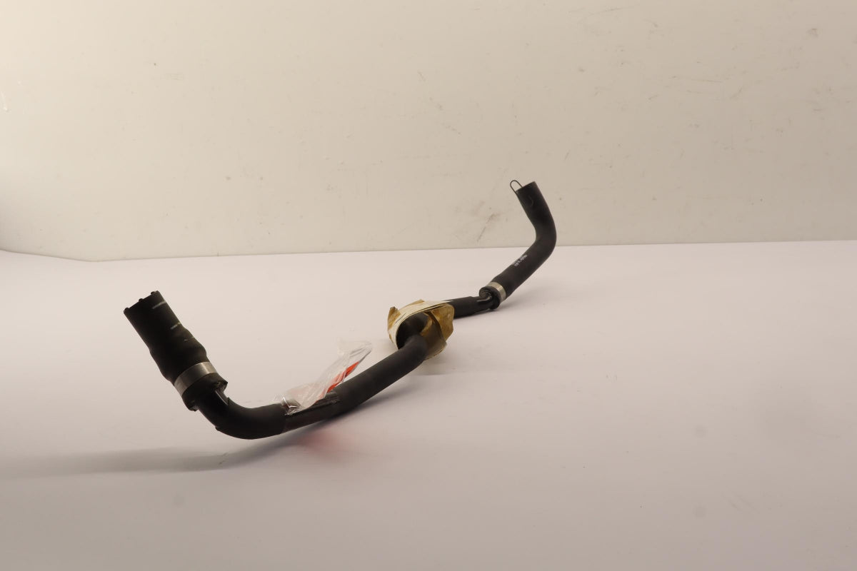 Original OE Volkswagen Kühlerschlauch 8D0121109M