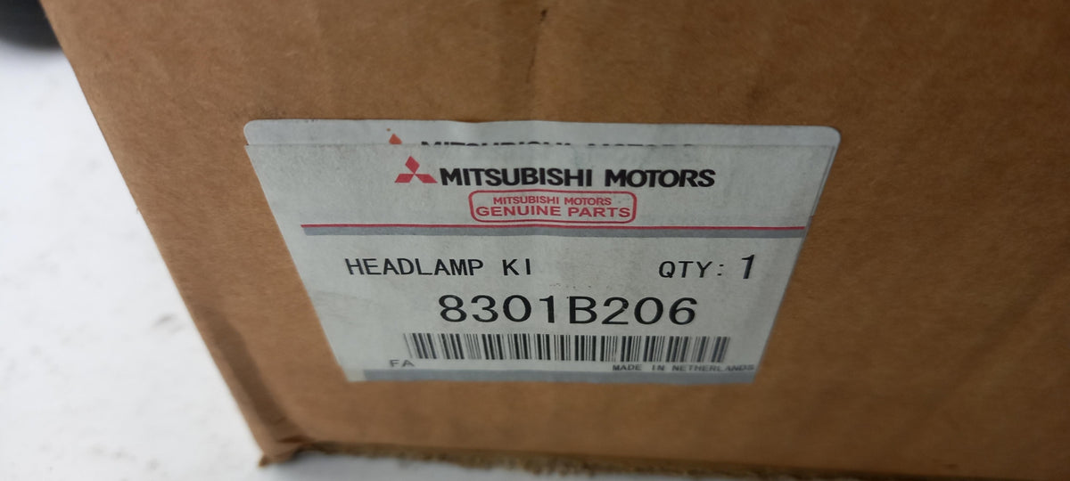 Original OE MITSUBISHI Scheinwerfer 8301B206