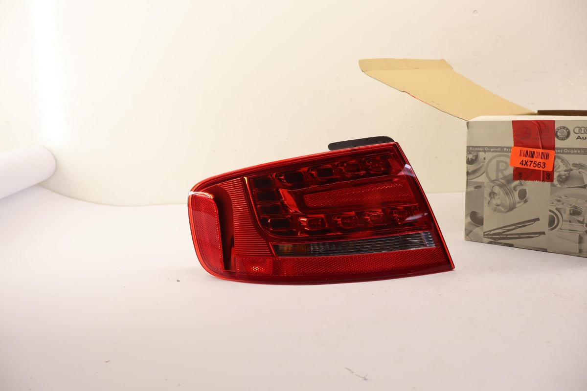 Original AUDI A4 8K LED-Heckleuchte Rücklicht außen links 8K5945095B