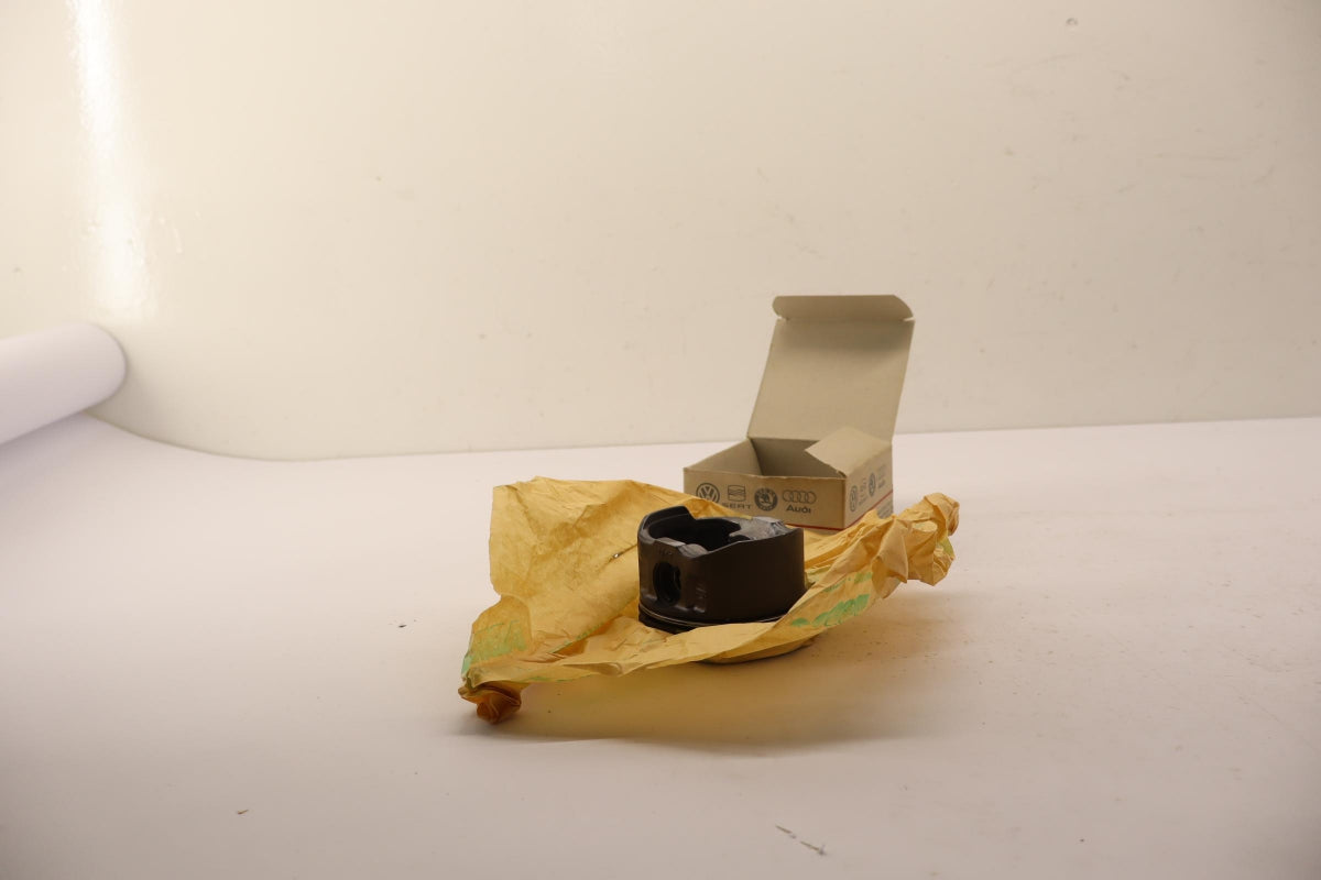 Original AUDI A4 8D A6 4A VW Passat B5 SKODA Octavia 1U 1.8 Kolben 058107065J