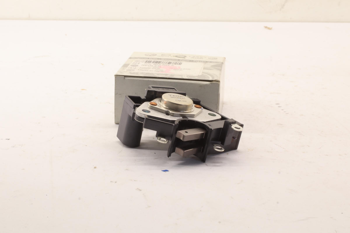 Original OE Volkswagen Generatorregler 07L903803A