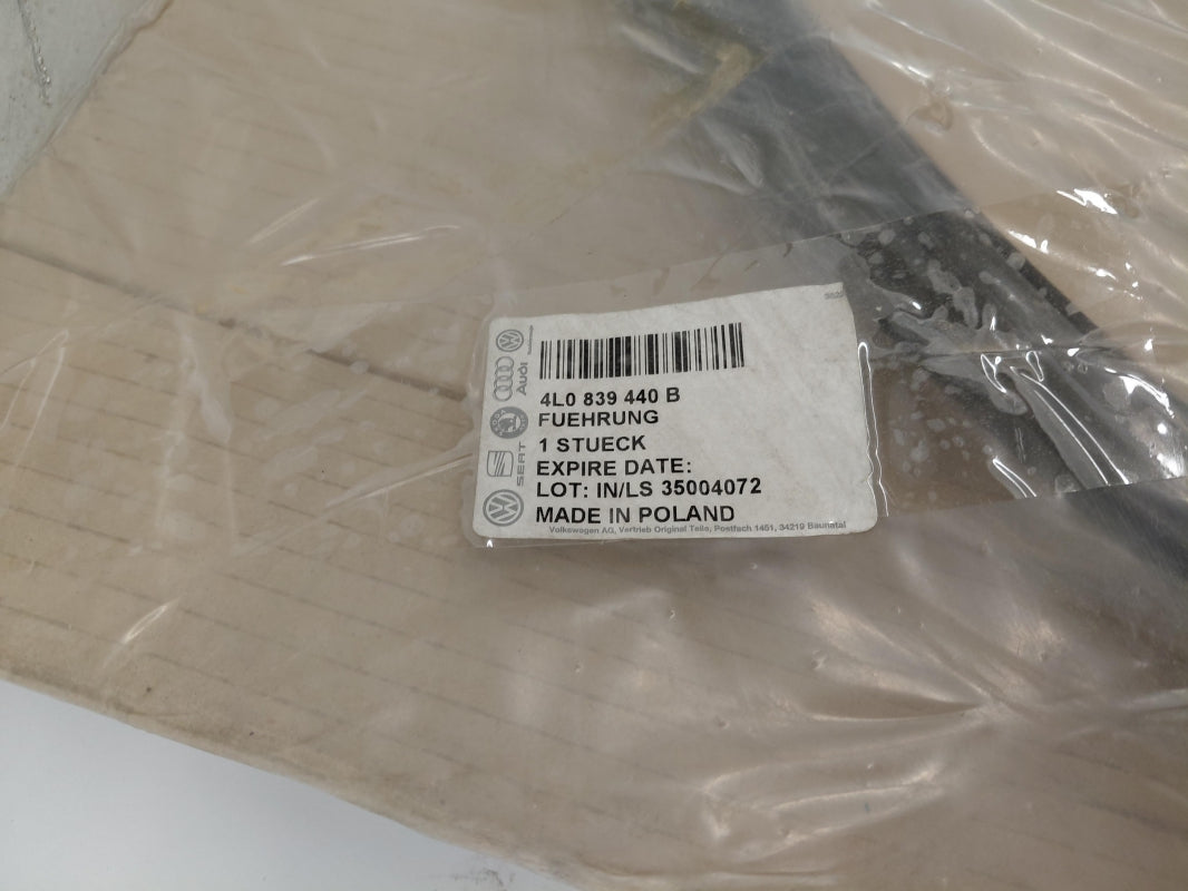 Original OE Volkswagen Fensterführungsschiene 4L0839440B