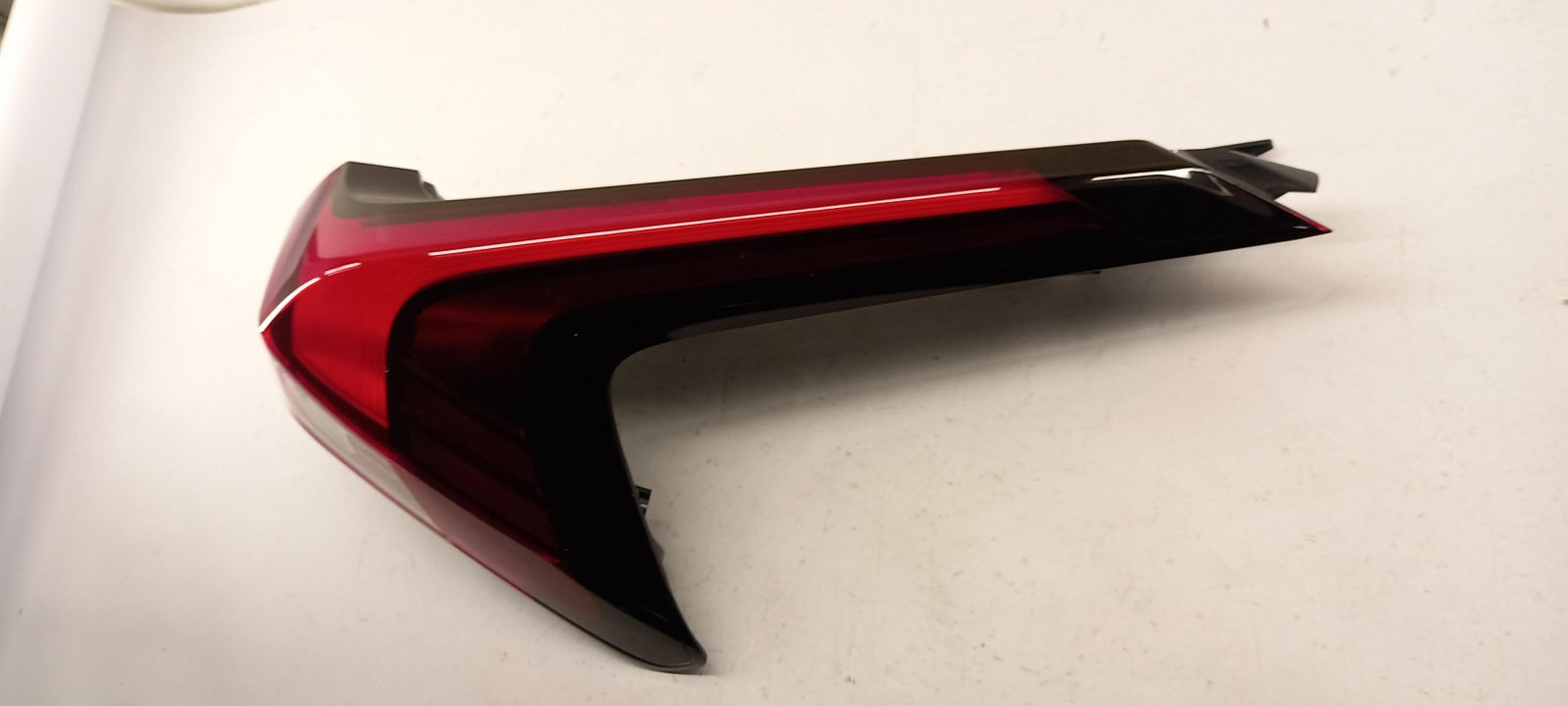 Original OE MITSUBISHI Heckleuchte 8330B328