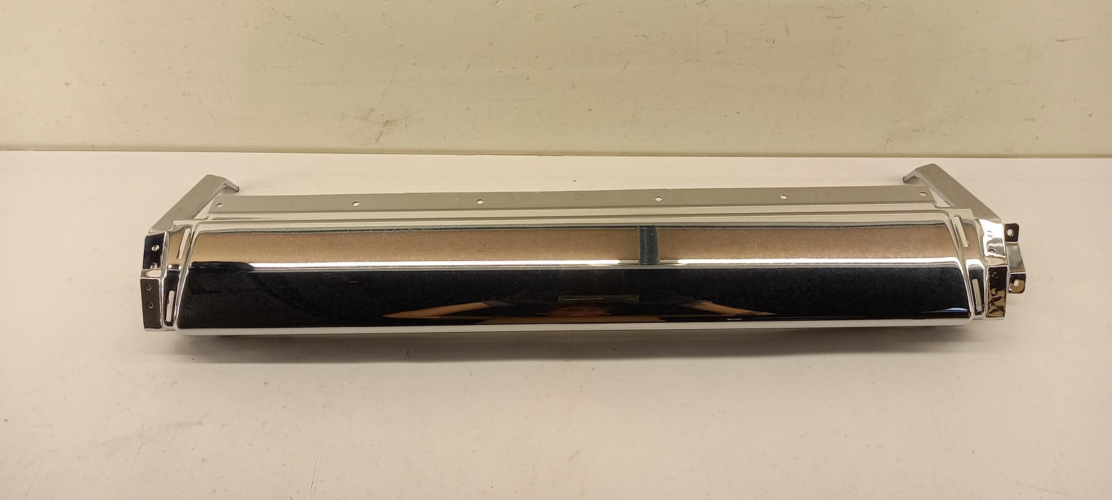 Original OE MITSUBISHI Stoßfängerabdeckung MR533016