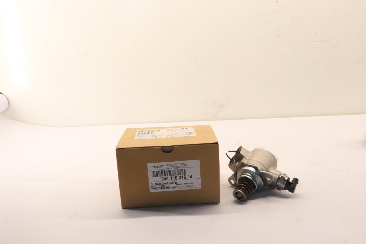 Original OE PORSCHE Einspritzpumpe 95811031614