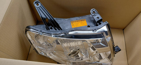 Original OE MITSUBISHI Scheinwerfer 8301C182