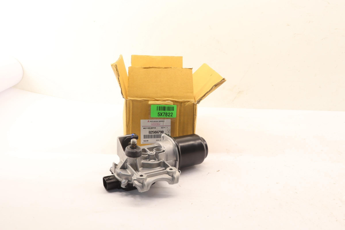Original OE MITSUBISHI Wischermotor 8250A790