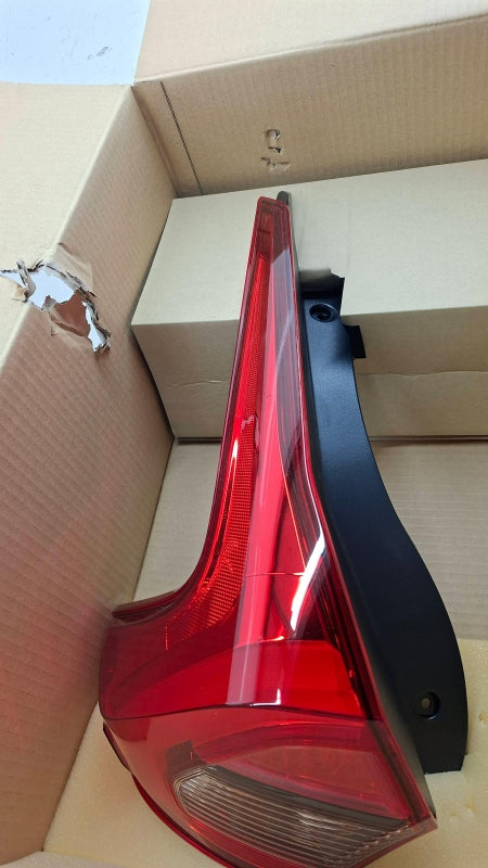 Original OE MITSUBISHI Heckleuchte 8330B115