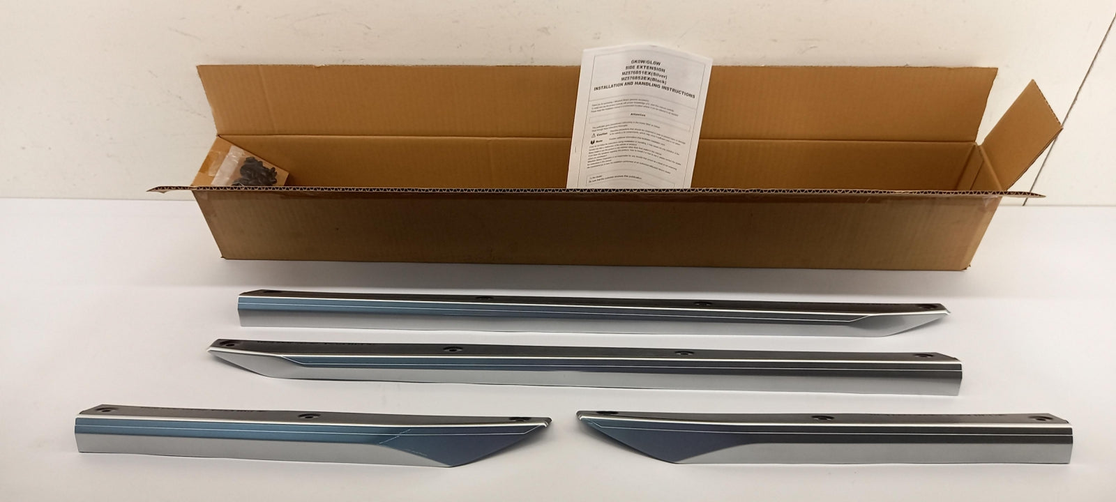 Original OE MITSUBISHI Türzierleisten Satz MZ576851EX