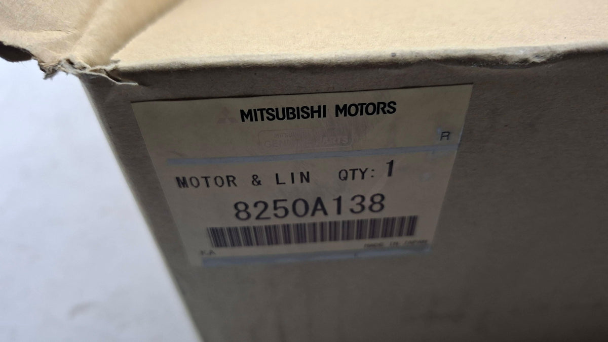 Original OE MITSUBISHI Wischermotor 8250A138