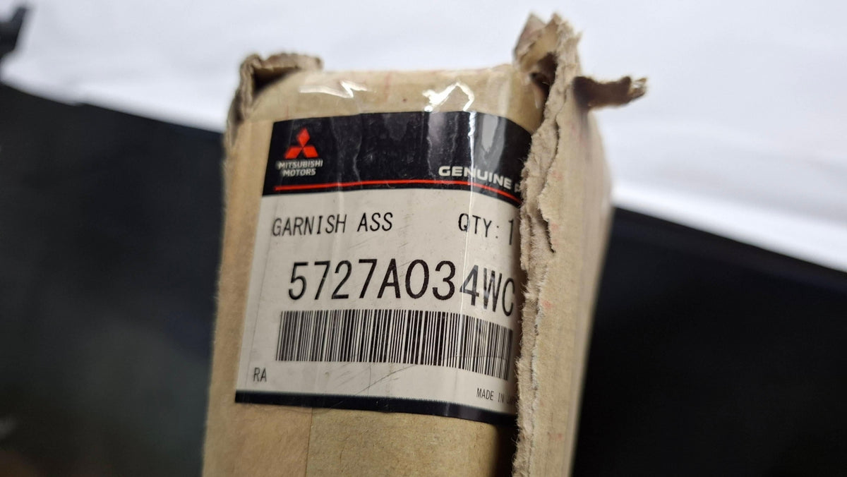 Original OE MITSUBISHI Tür Zierleiste 5727A034WC