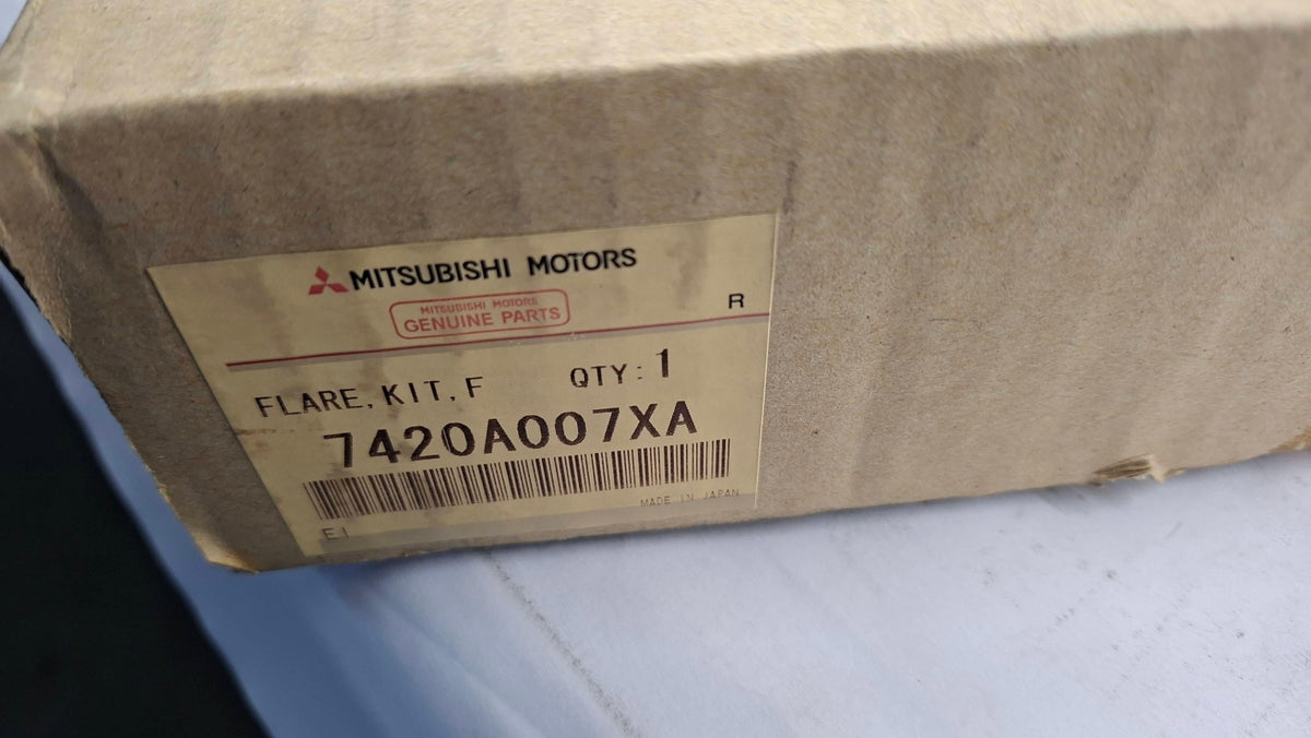 Original OE MITSUBISHI Kotflügel Zierleiste 7420A007XA