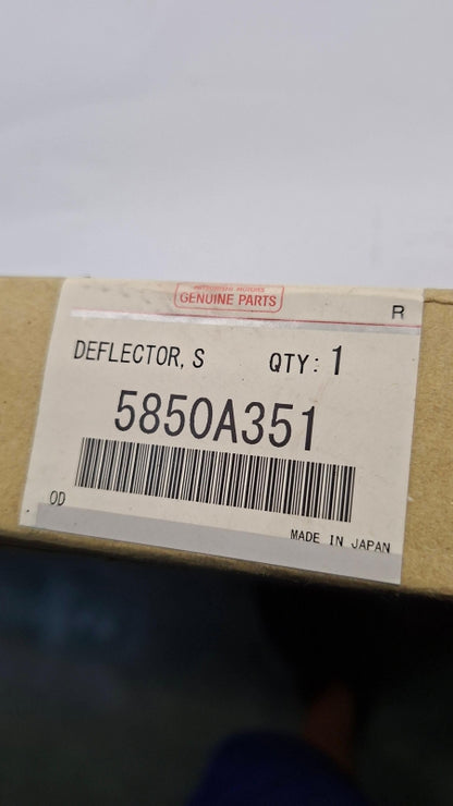 Original OE MITSUBISHI Windabweiser 5850A351