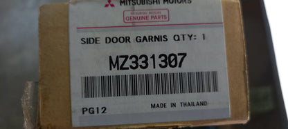 Original OE MITSUBISHI Türzierleisten Satz MZ331307