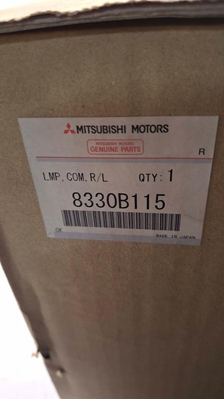 Original OE MITSUBISHI Heckleuchte 8330B115