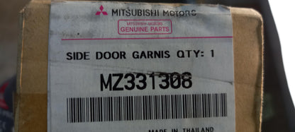 Original OE MITSUBISHI Tür Zierleiste MZ331308