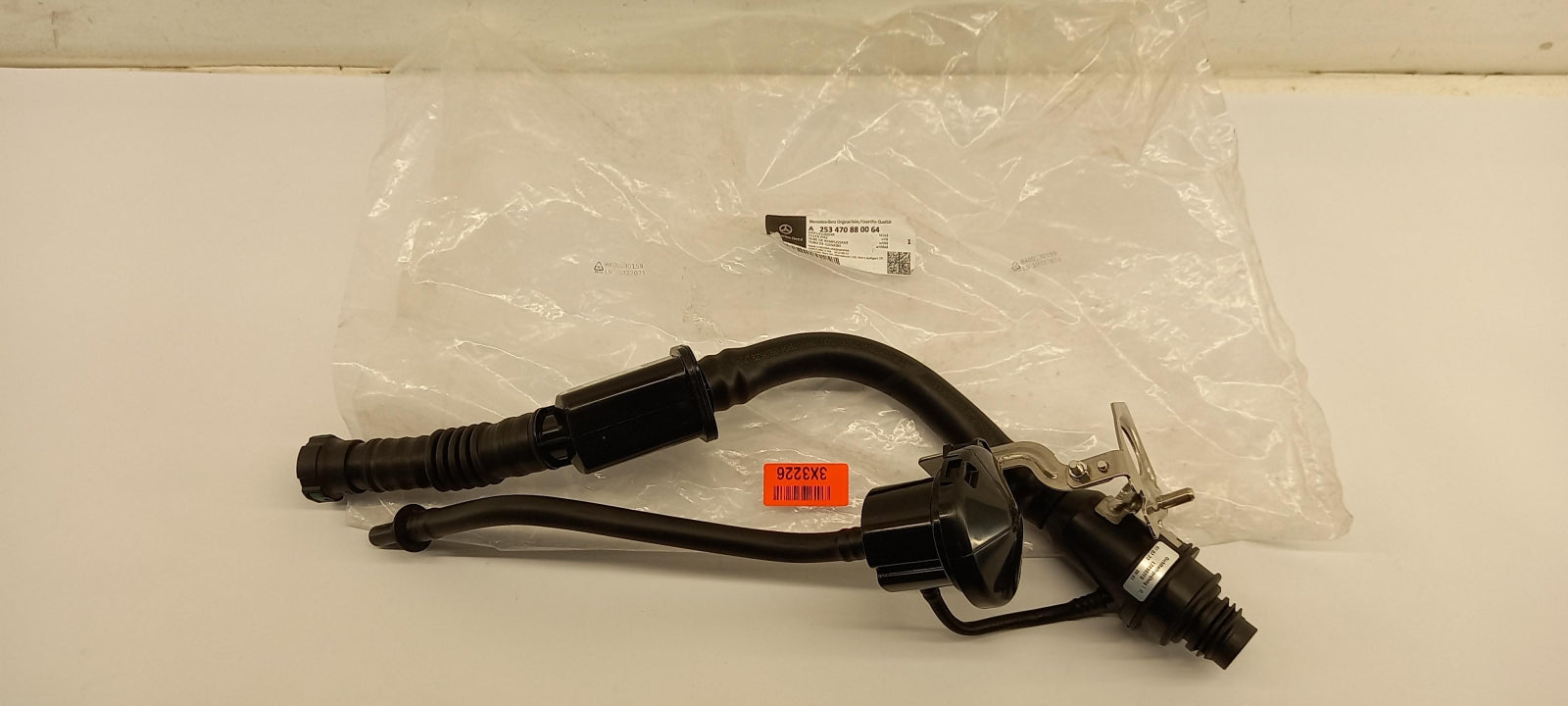 Original OE MERCEDES-BENZ Tankeinfüllstutzen A253470880064
