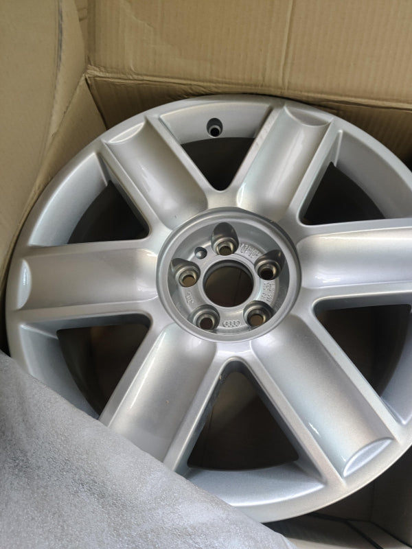 Original OE Volkswagen Felge 8N0601025AAZ17