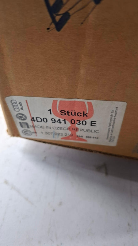 Original OE Volkswagen Scheinwerfer 4D0941030E