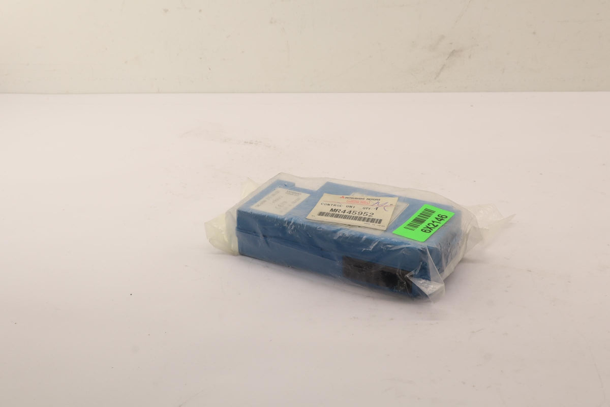 Original OE MITSUBISHI Sicherungskasten MR445952