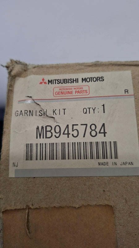 Original OE MITSUBISHI Kotflügel Zierleiste MB945784