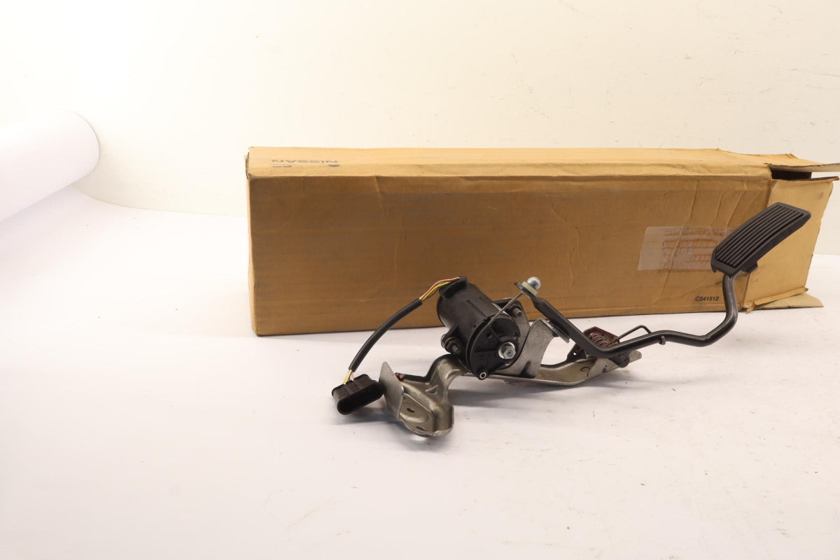 Original OE NISSAN Gaspedal 180122F800