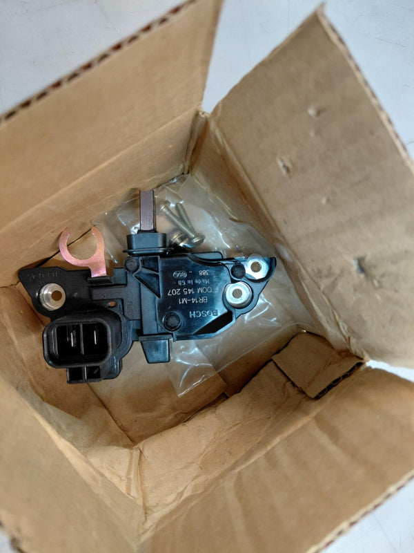Original OE MITSUBISHI Generatorregler MD623034
