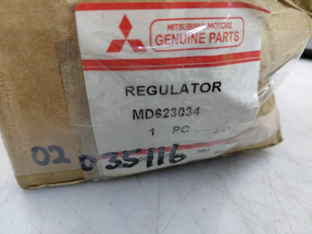 Original OE MITSUBISHI Generatorregler MD623034