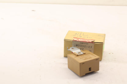 Original OE MITSUBISHI Relais MD332123
