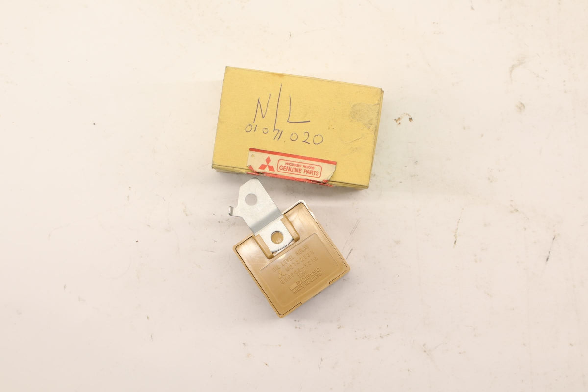 Original OE MITSUBISHI Relais MD332123