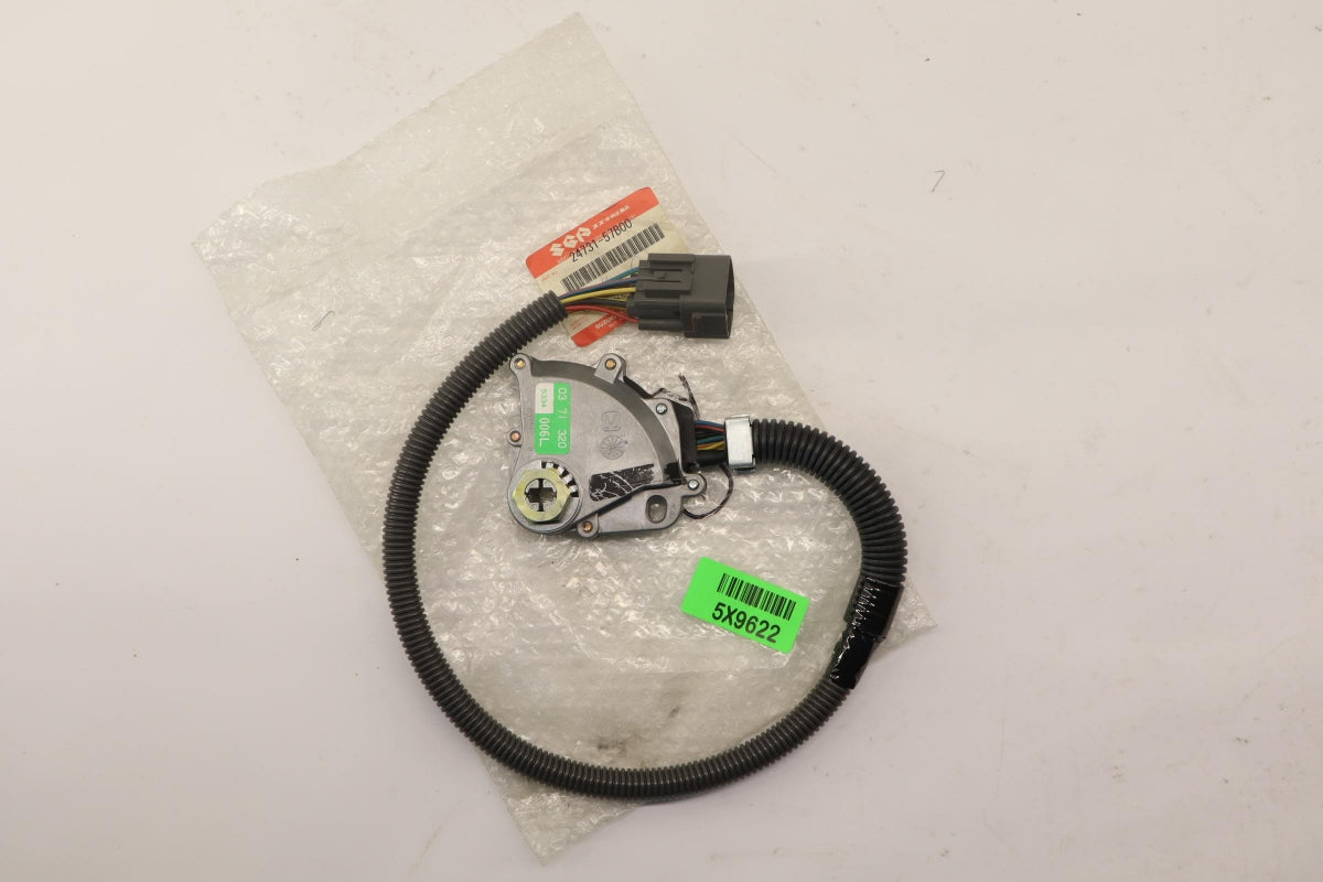 Original OE SUZUKI Schalter 2473157B00000