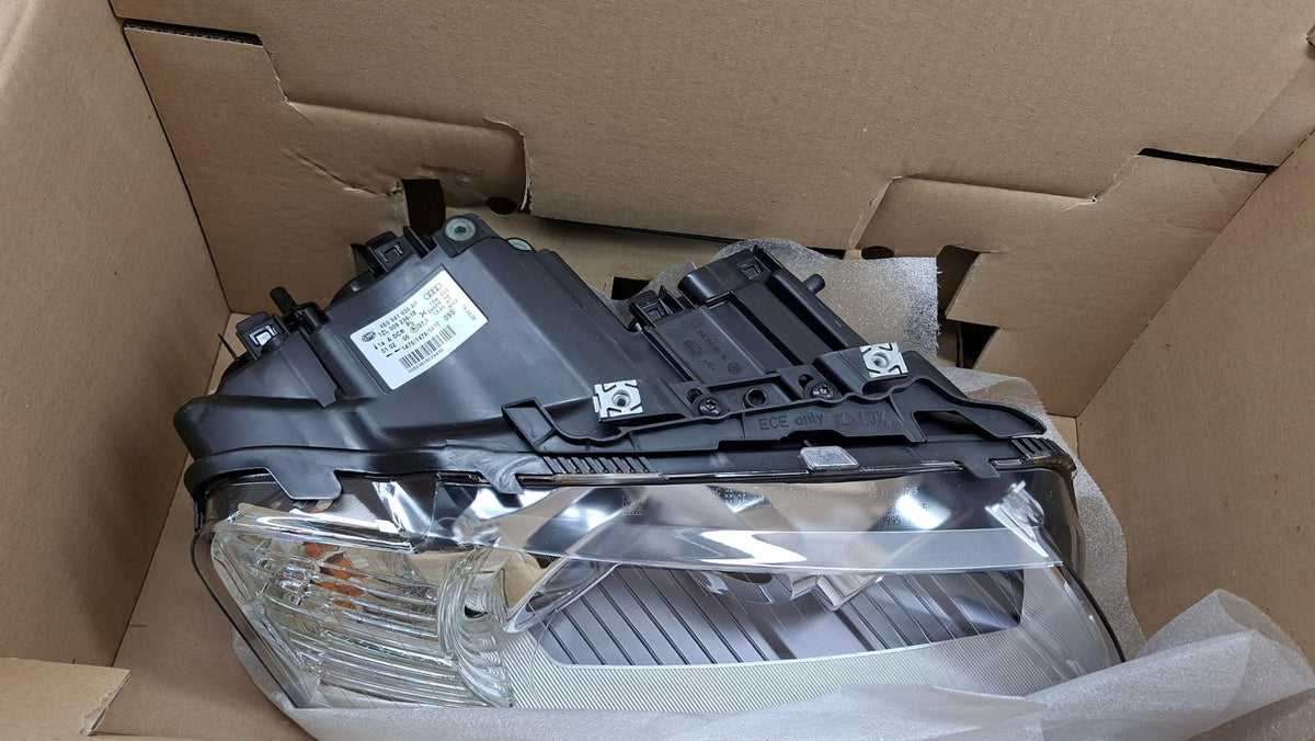 Original OE Volkswagen Scheinwerfer 4E0941030AR