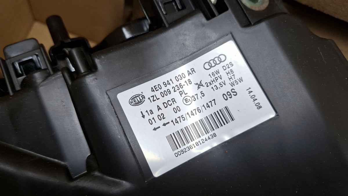 Original OE Volkswagen Scheinwerfer 4E0941030AR