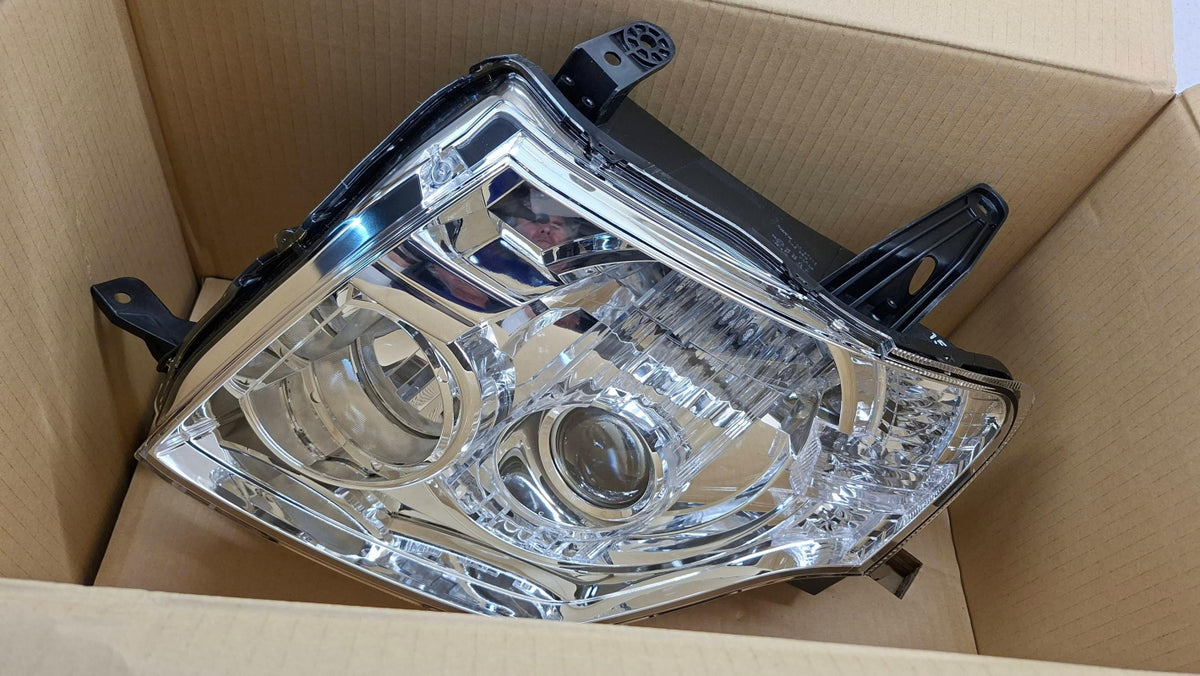 Original OE MITSUBISHI Scheinwerfer 8301C943