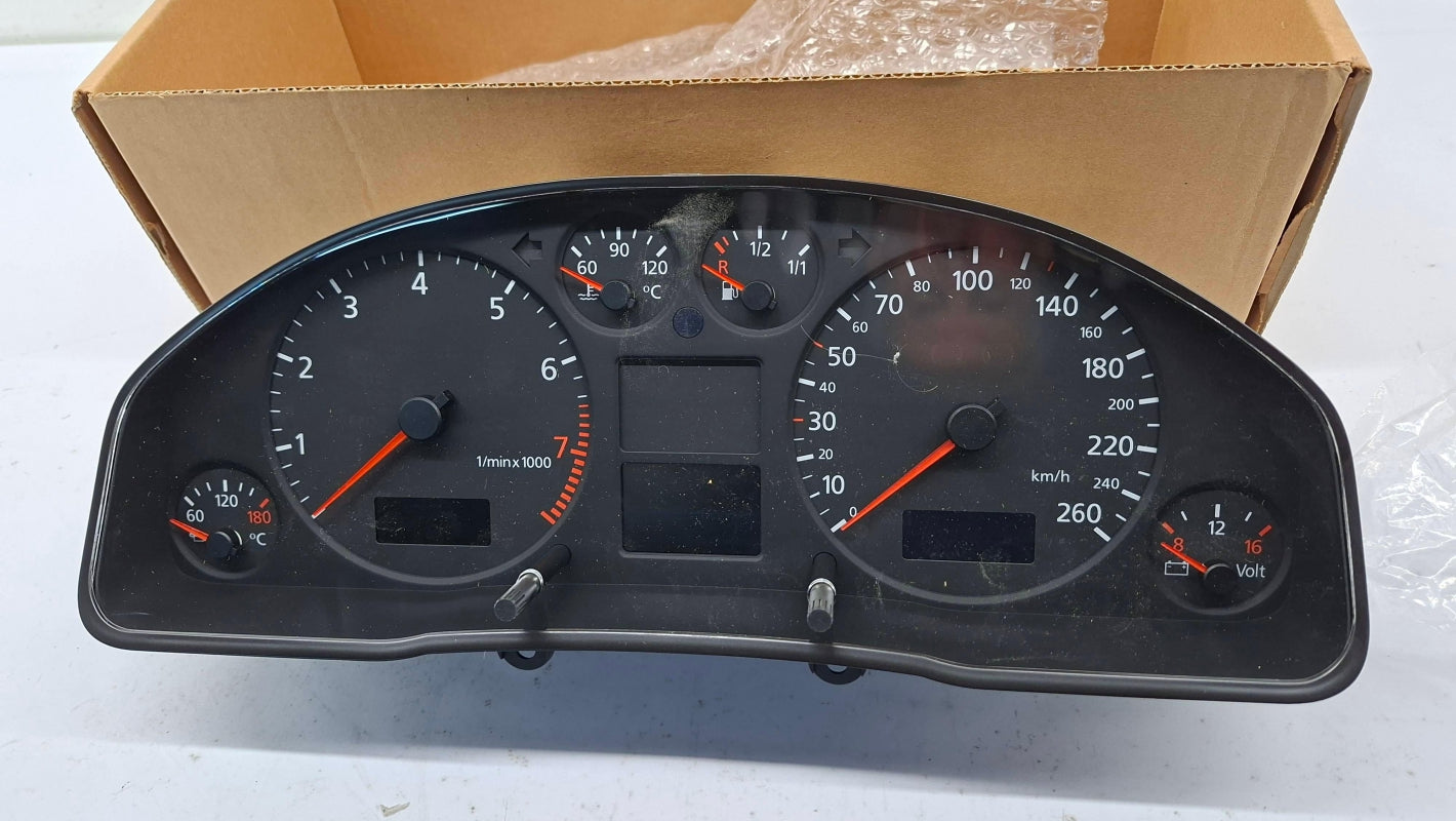 Original OE Volkswagen Kombiinstrument 4B0920900KX