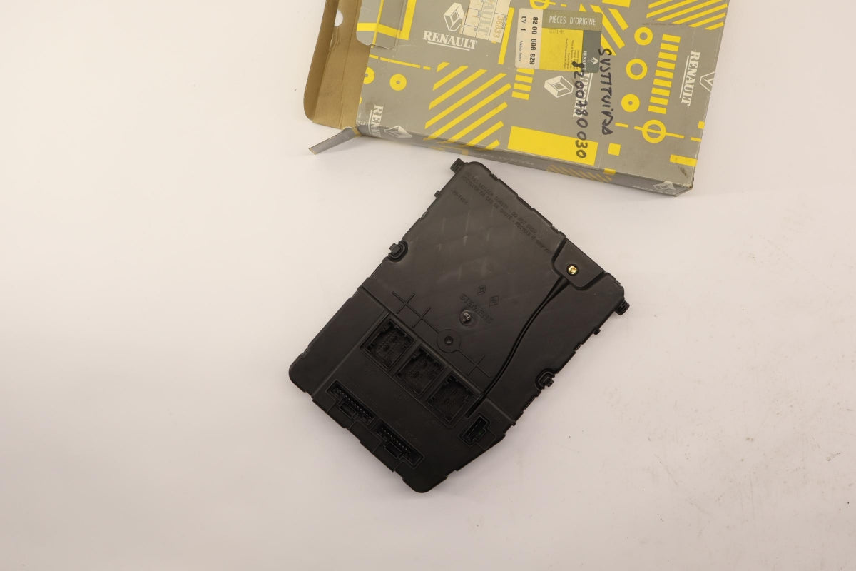 Original OE RENAULT Sicherungskasten 8200606829